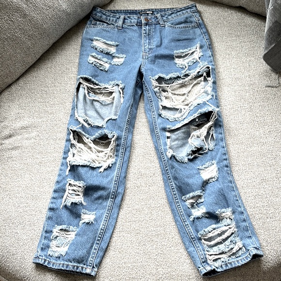 Fashion Nova Boyfriend Ripped Jeans. Size 28. - Picture 3 of 5